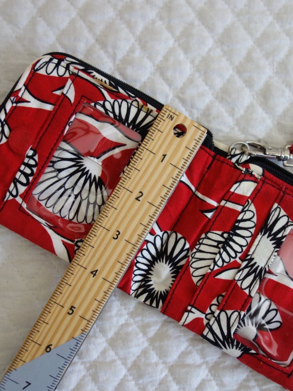 VERA BRADLEY Red White Black Floral Bi-Fold Wallet / Credit Card Holder - Picture 5 of 7
